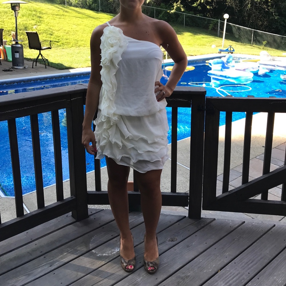 Adorable one shoulder dress
