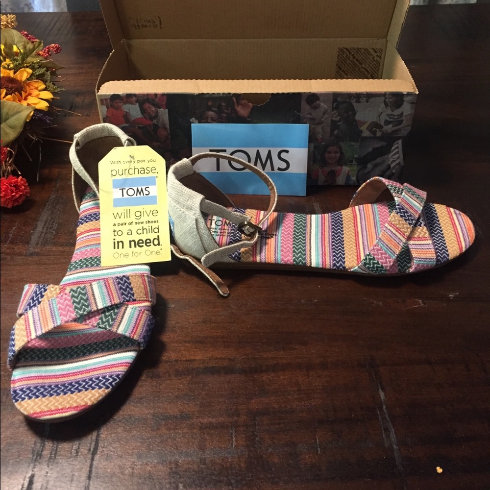 Brand new Tom's sandals.