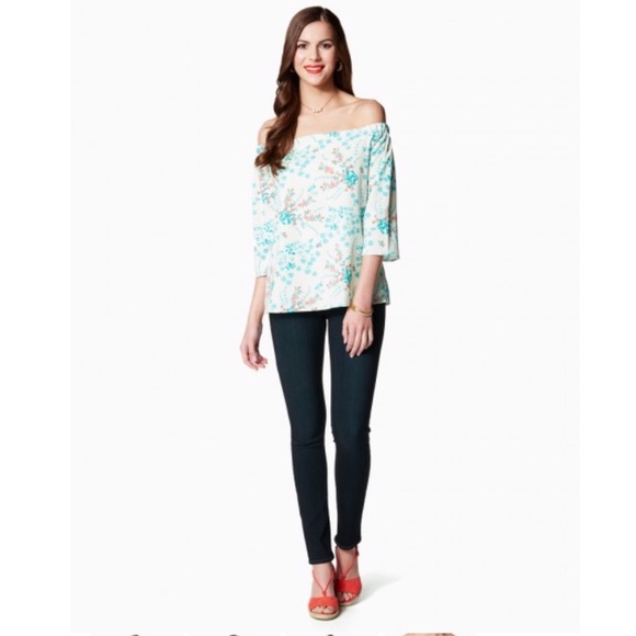New! Floral off the shoulder top - Picture 3 of 7