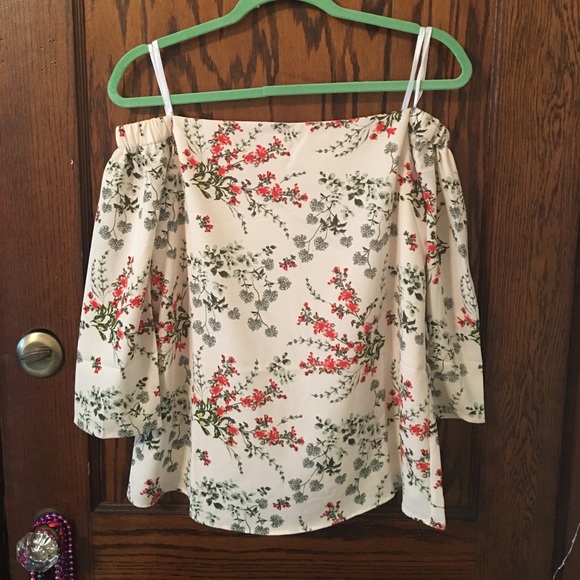 New! Floral off the shoulder top - Picture 4 of 7