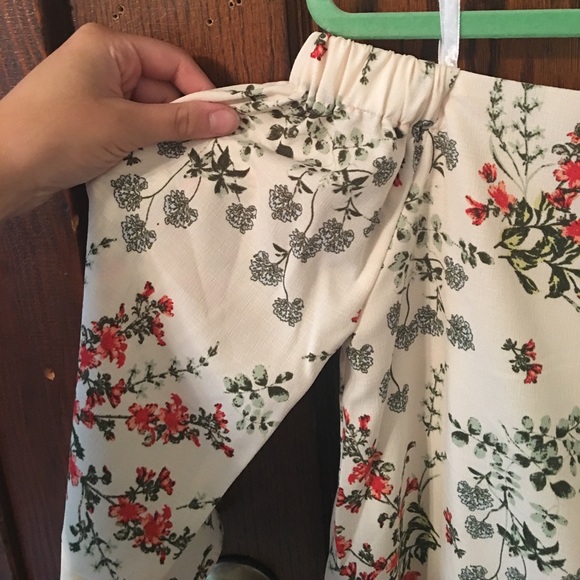 New! Floral off the shoulder top - Picture 5 of 7