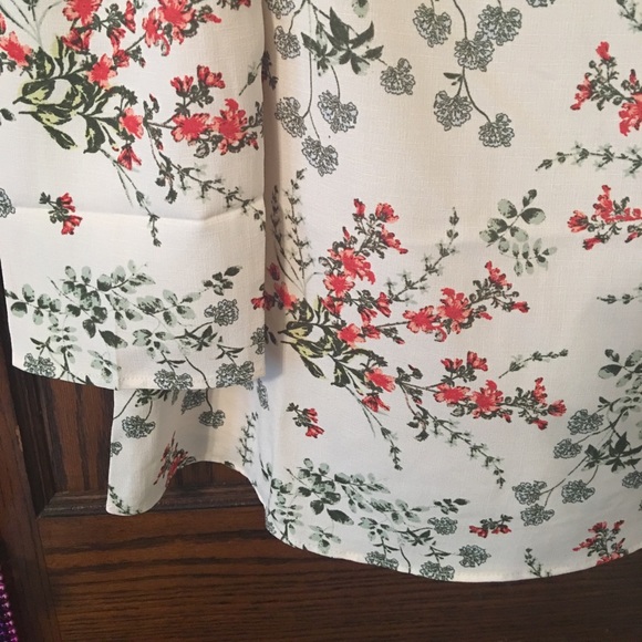 New! Floral off the shoulder top - Picture 6 of 7