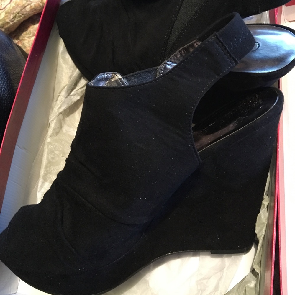 NWOT Black Open Toed Wedges Size 10