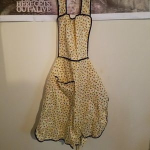 Lot of ADORABLE Vintage Aprons!