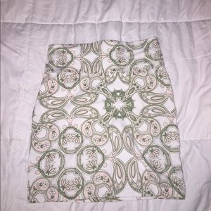 Kind of short pencil skirt with paisley print