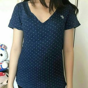 A&F V collar T-shirt 🌟