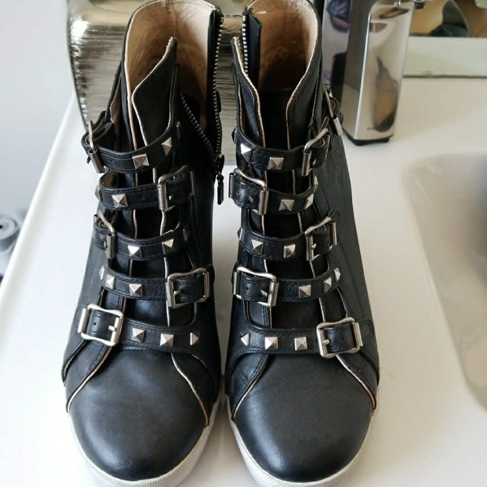 UES platform tennishoe