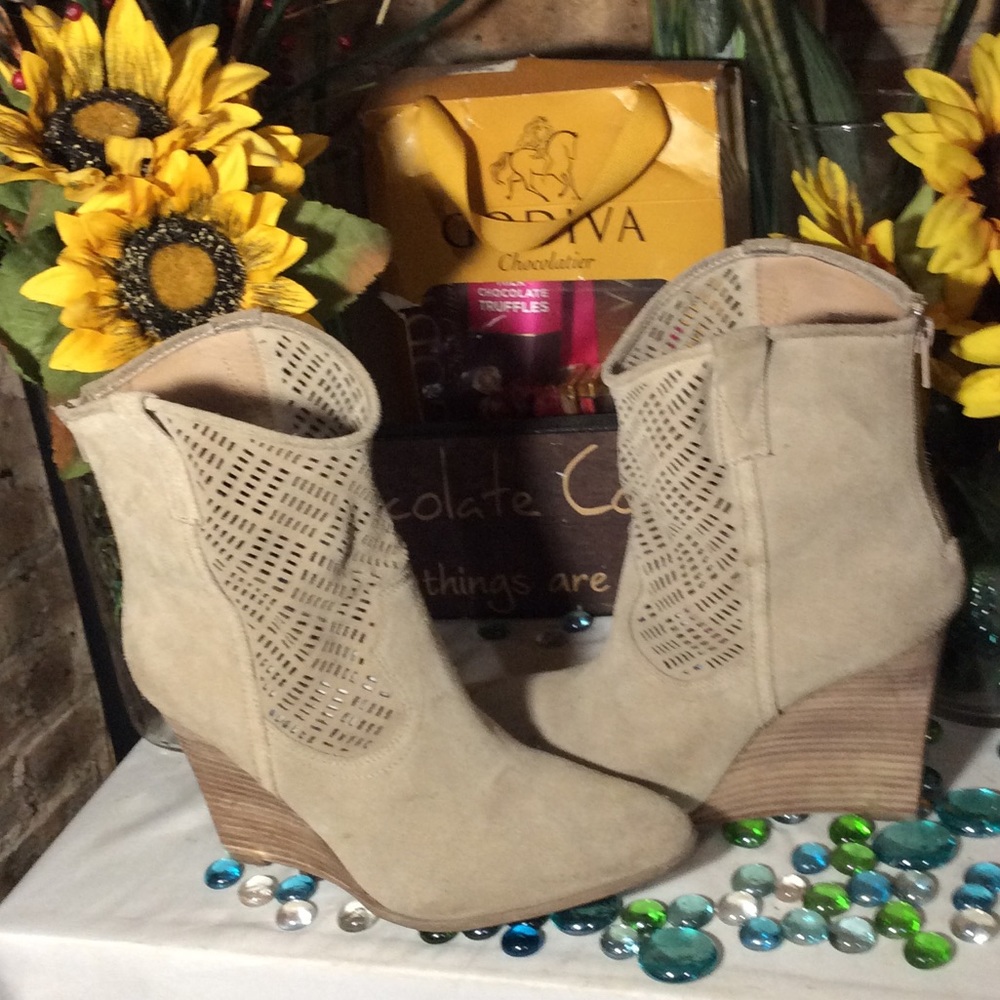 Le Crown Wedge Ankle Boots