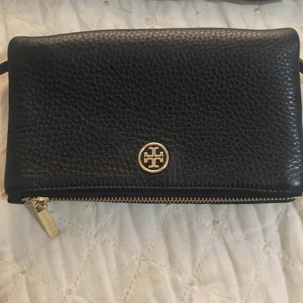 TORY BURCH CONVERTIBLE CROSBODY/CLUTCH..