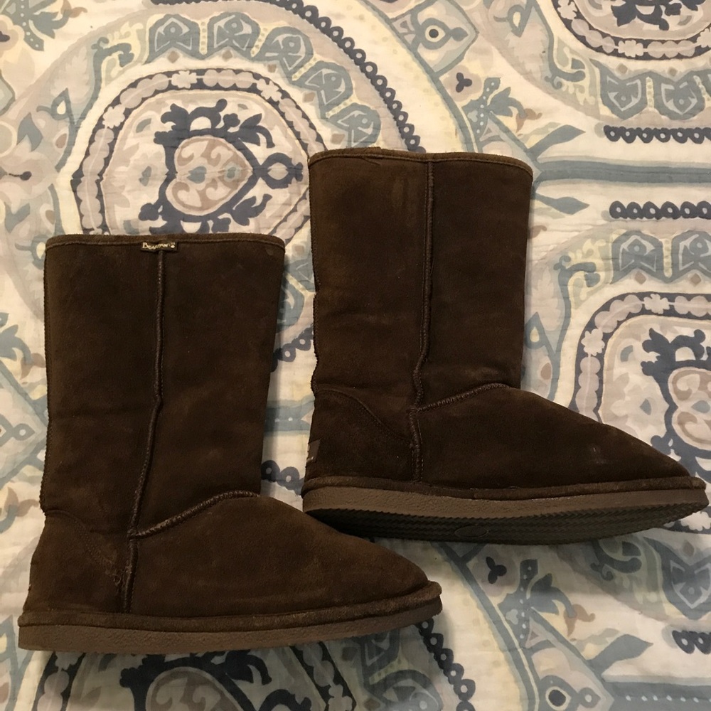 Brown ugg like boots