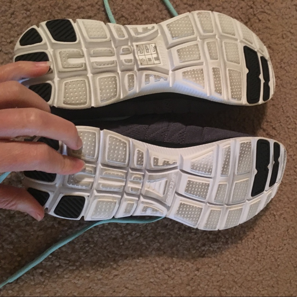 Skechers size 10 sneakers memory foam - Picture 3 of 5
