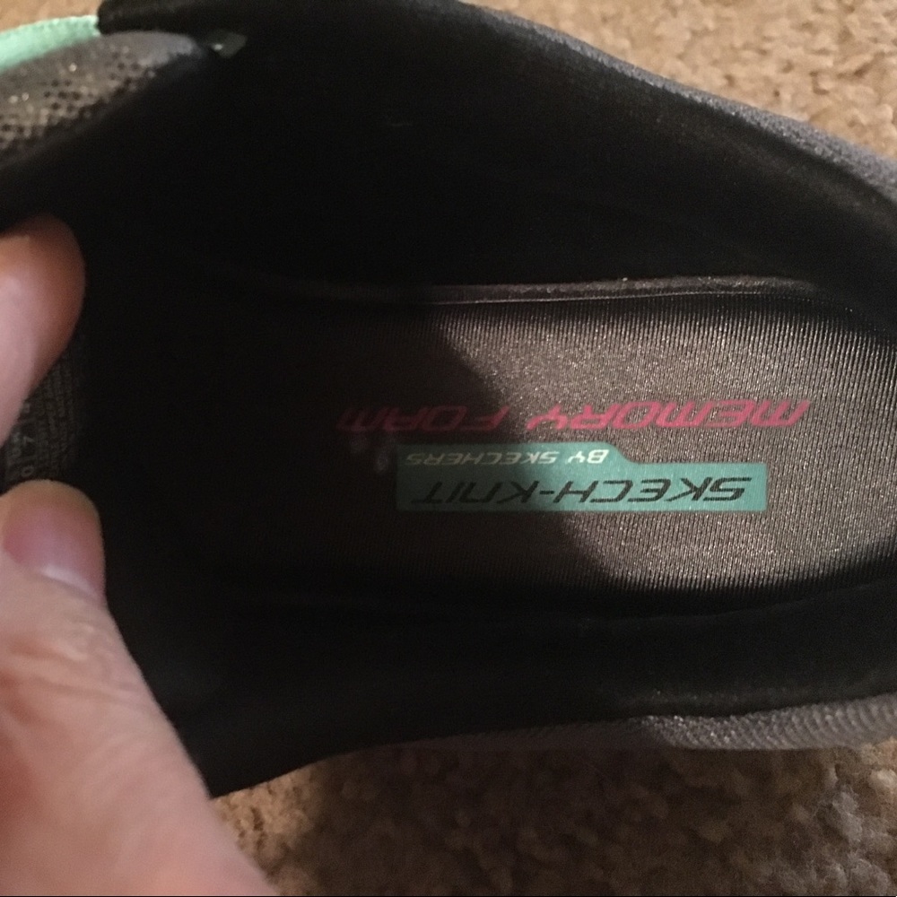 Skechers size 10 sneakers memory foam - Picture 4 of 5