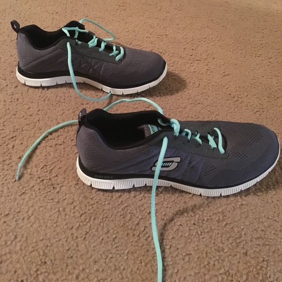 Skechers size 10 sneakers memory foam - Picture 2 of 5