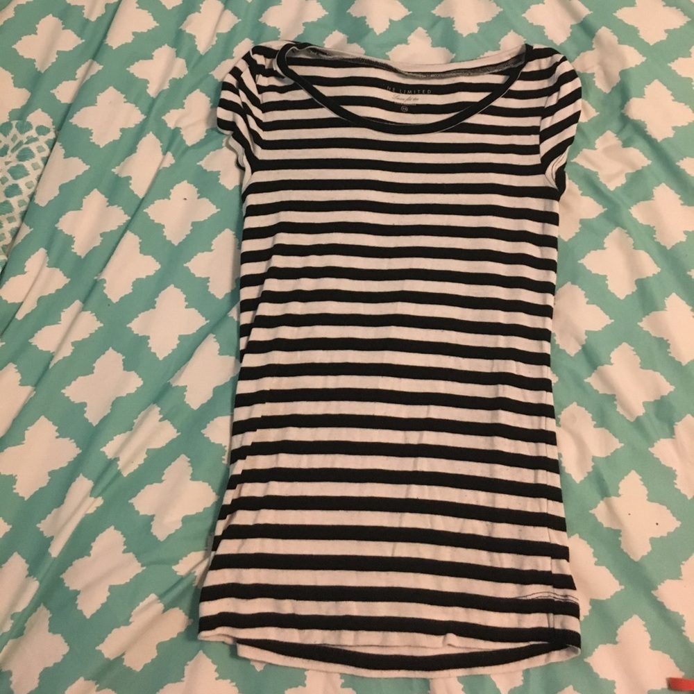 Black and white longer shirt