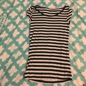 Black and white longer shirt