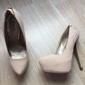 Nude Pumps