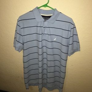 Náutica polo light blue with dark blue stripes.