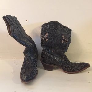 Black cowboy boots