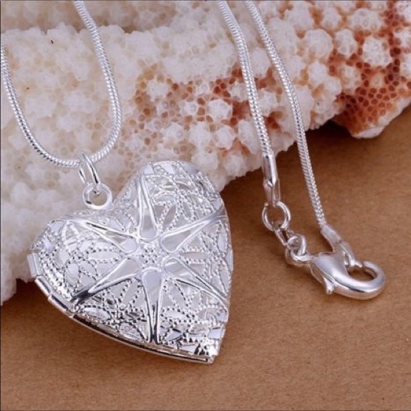 Jewelry - NWOT Silver Star Filigree Heart Locket Necklace