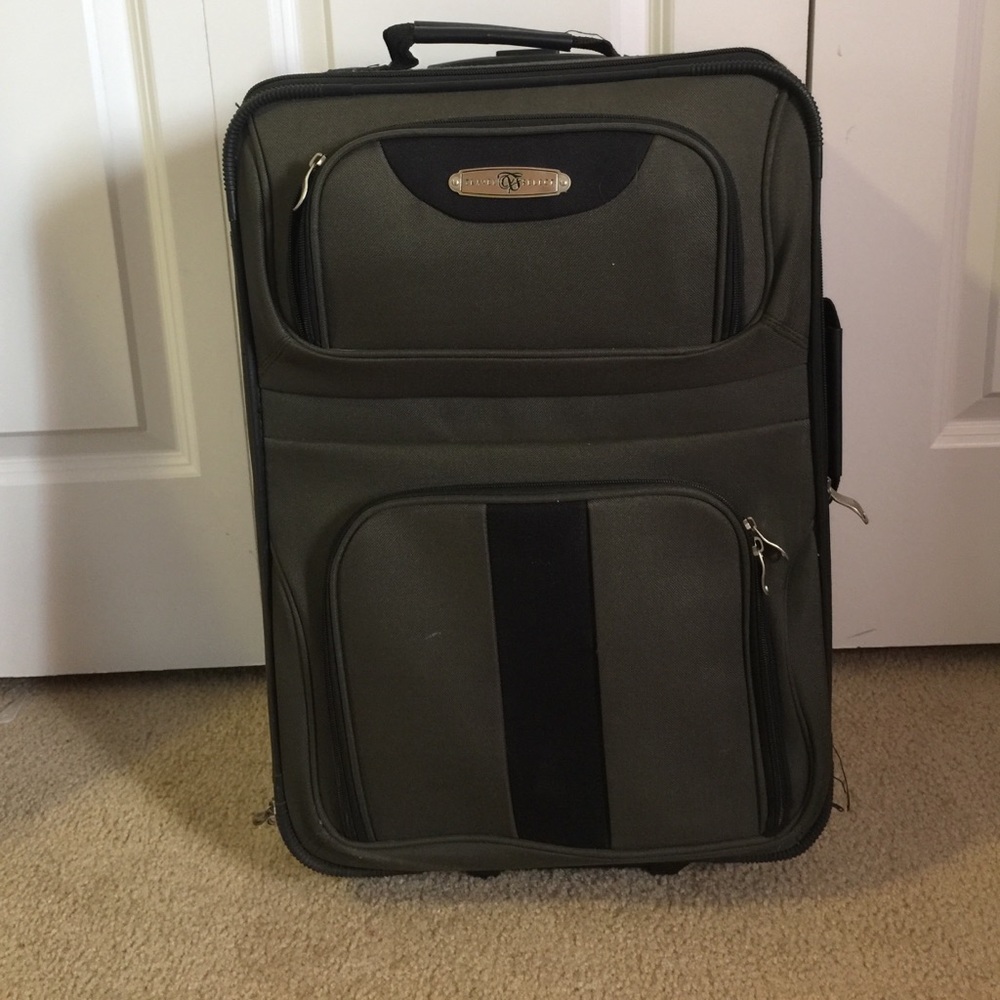 Rolling suitcase