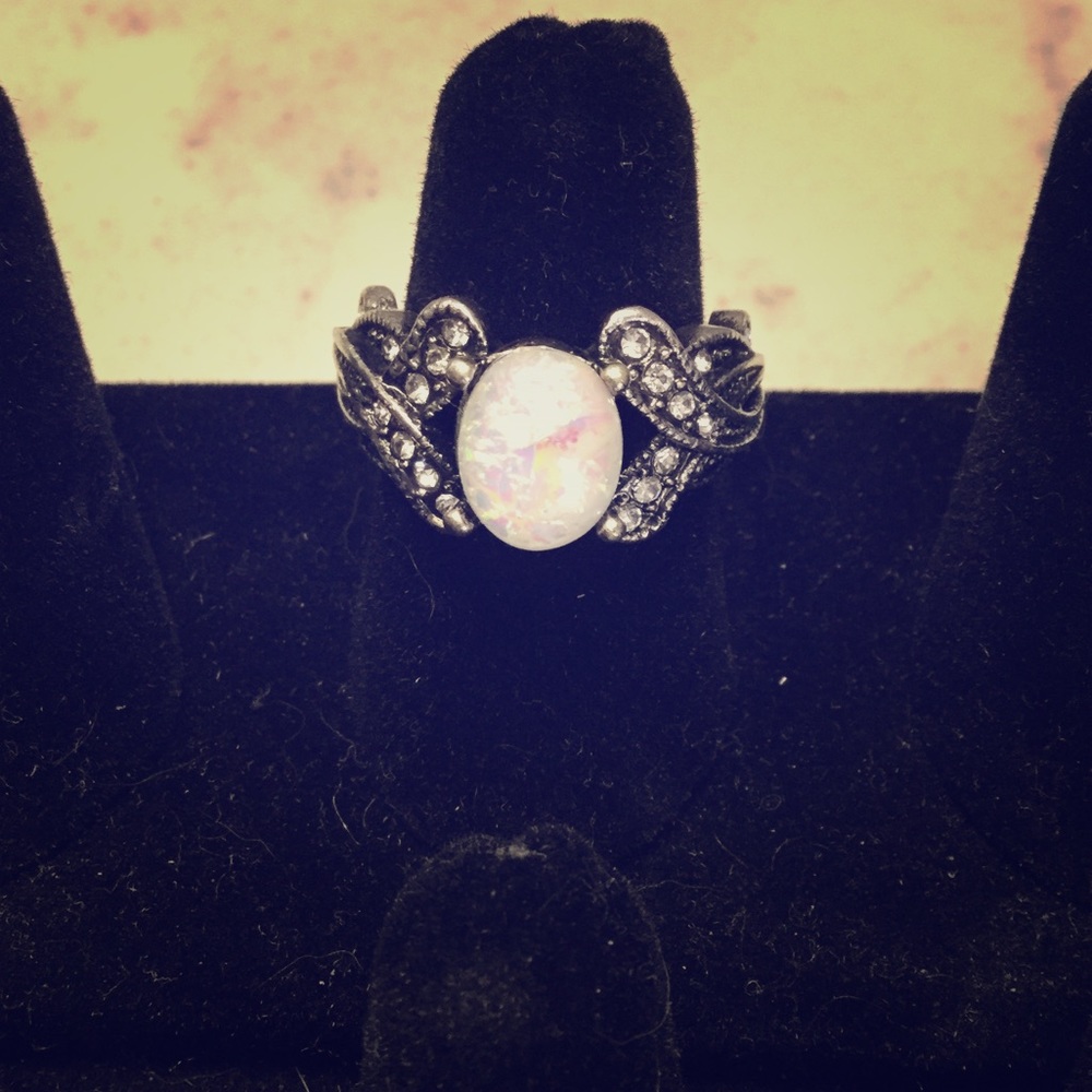 Beautiful opal set in Vintage Style. Unique ❤️