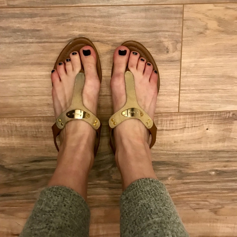 Trendy bohemian tan & beige sandals w/ gold clasps