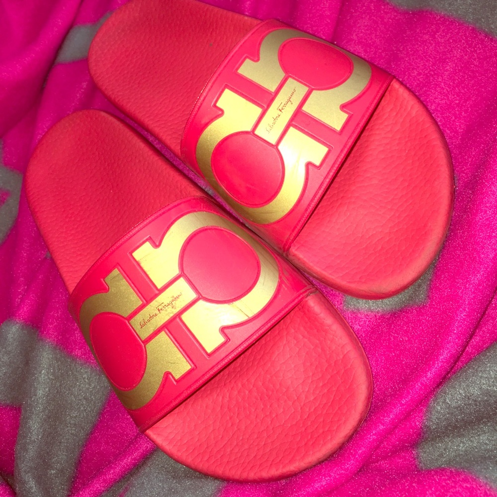 Red and gold LIMITED EDITION Ferragamo Slides. Wmn
