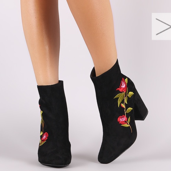 Shoes - Gorgeous floral booties