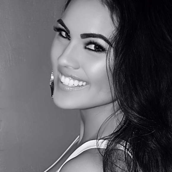 Meet your Posher, Carmen - Picture 1 of 1