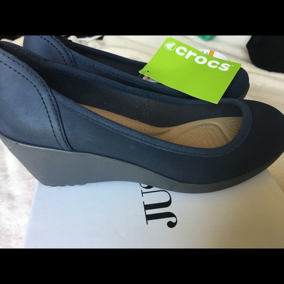 Crocs navy shoes - Picture 2 of 4