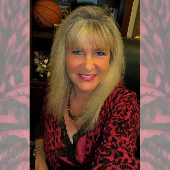 Meet your Posher, Adrienne - Picture 5 of 10