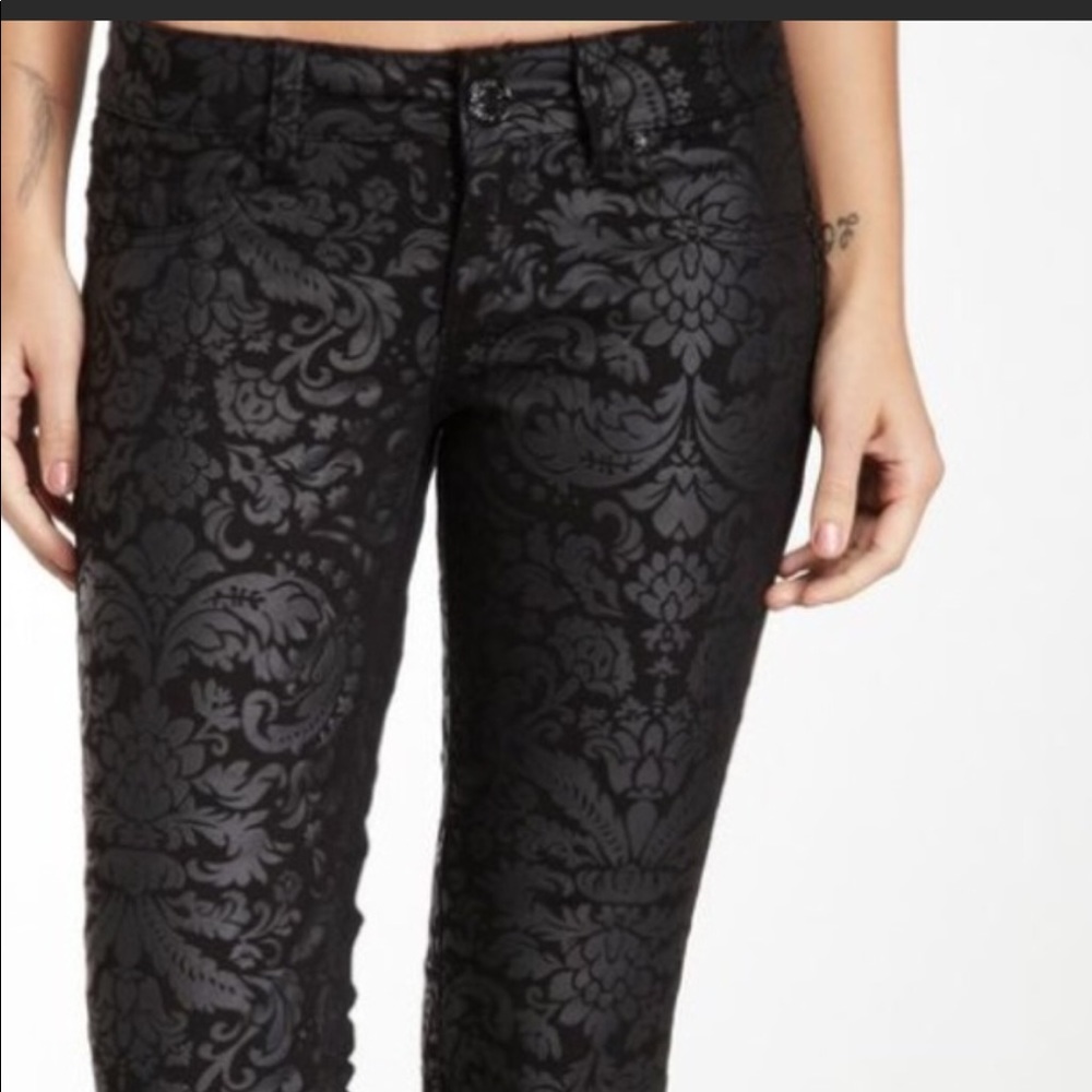 Seven's pants