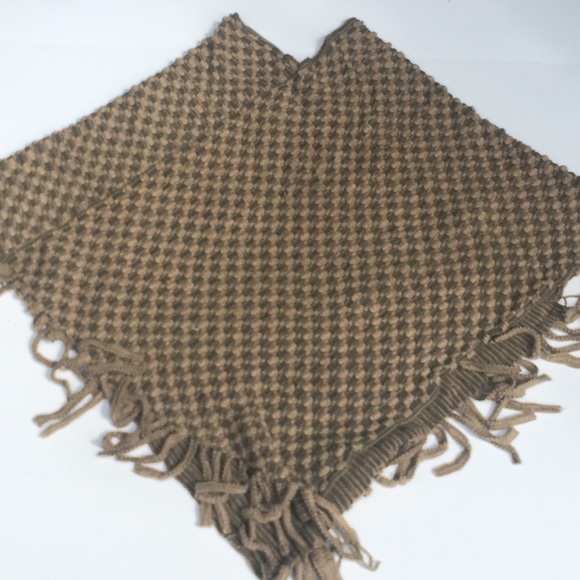 🆕Poncho Crochet Sweater Black Or Red - Picture 2 of 3