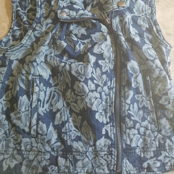 Forever 21 | Floral Denim Vest - Picture 5 of 6