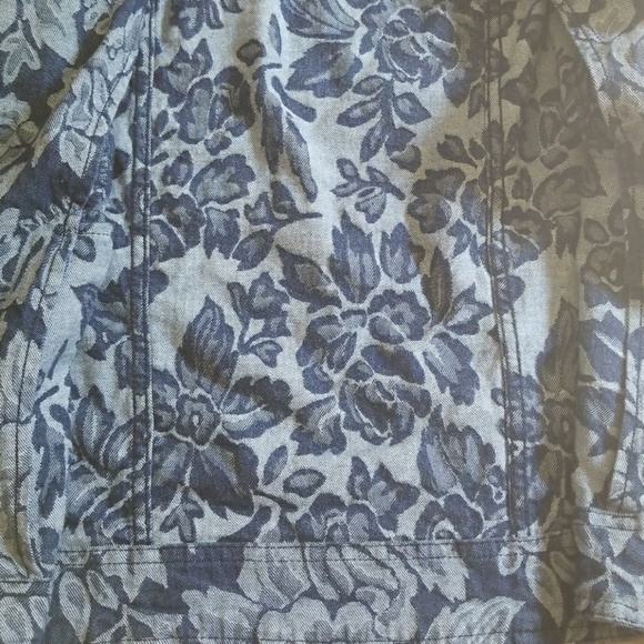 Forever 21 | Floral Denim Vest - Picture 6 of 6