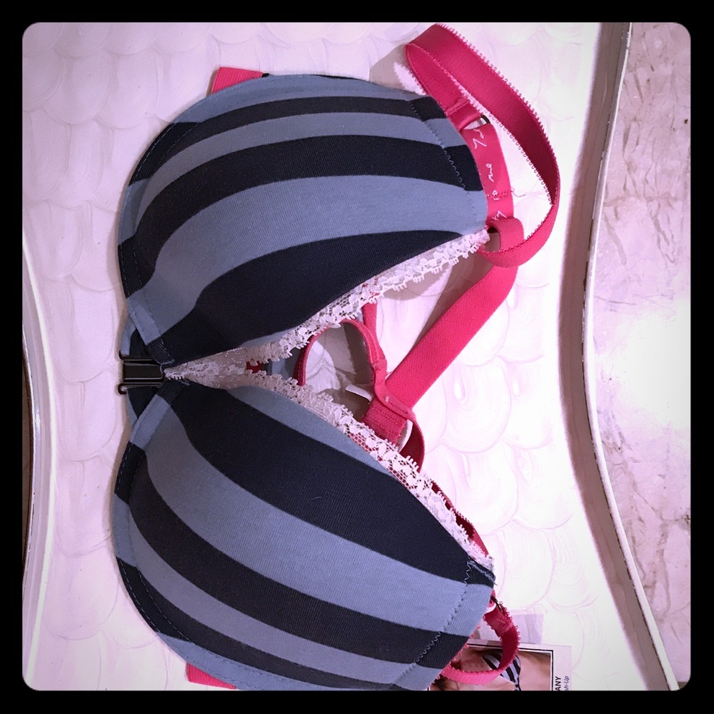 nWT front closure bra t-back 34 DD