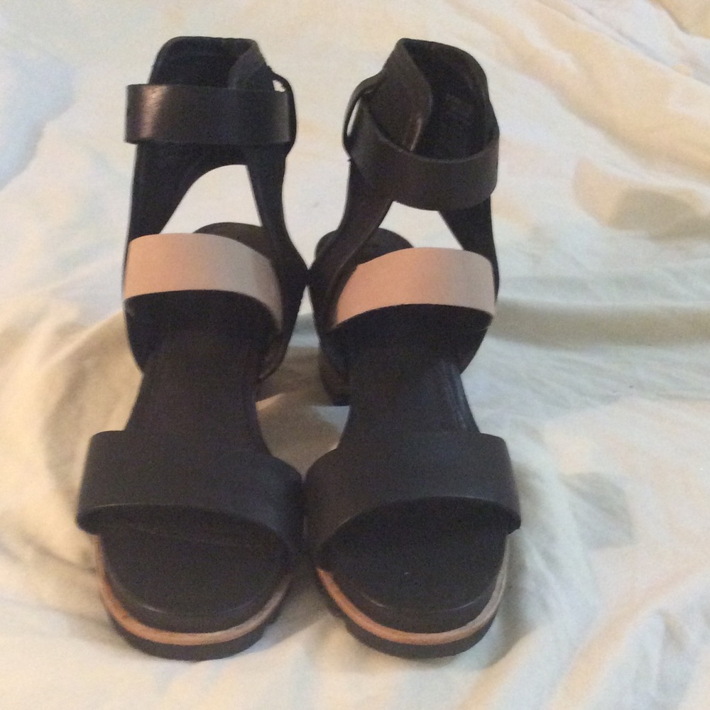 NEW- Size 6.5 Sorel sandals