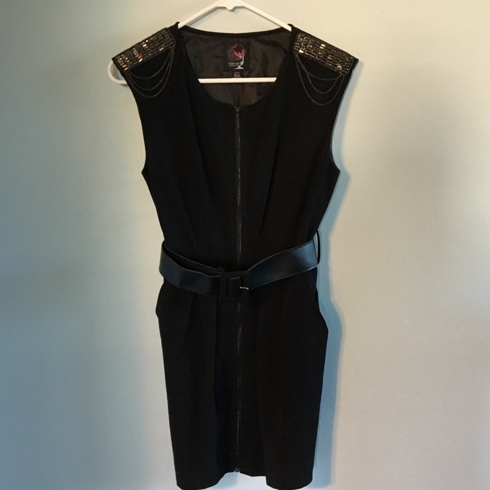 Forever 21 zippered black dress w belt size S