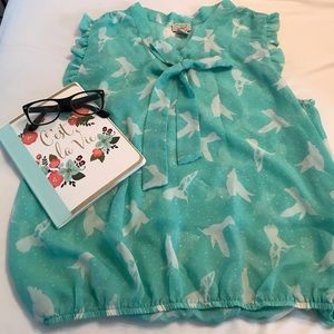 Bird print top with bow 😍