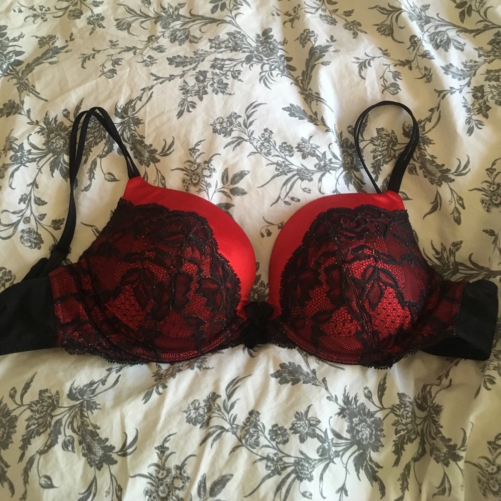 Victoria's Secret bombshell push up bra