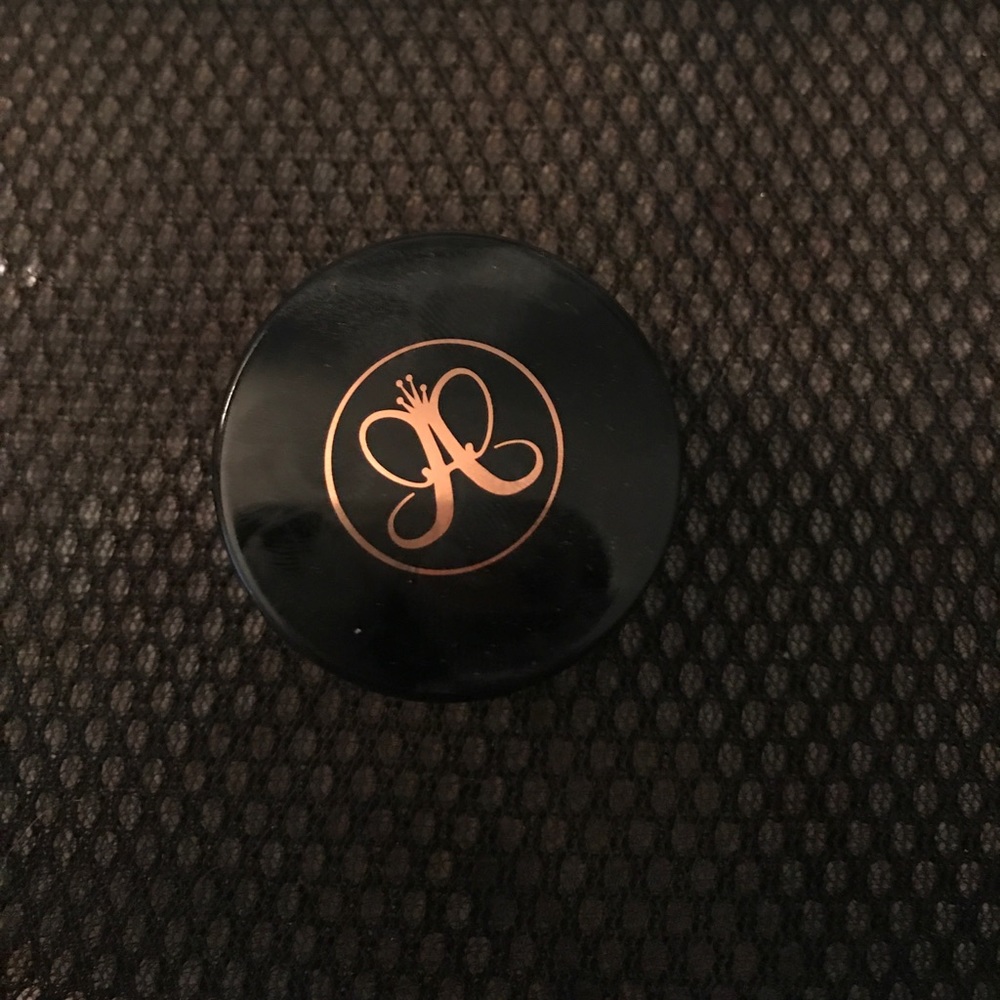 Anastasia Beverly Hills dip brow
