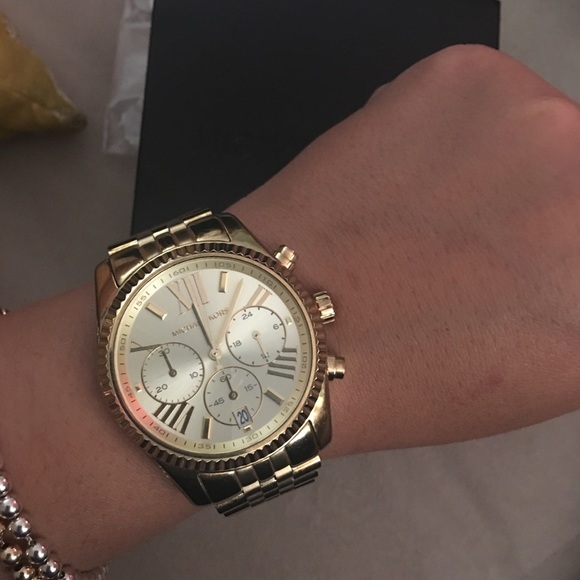 Large Michael Kors watch. - Picture 2 of 5
