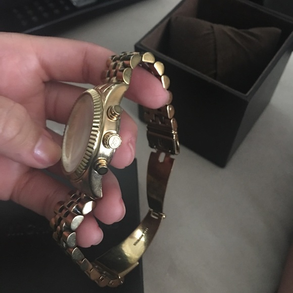 Large Michael Kors watch. - Picture 3 of 5