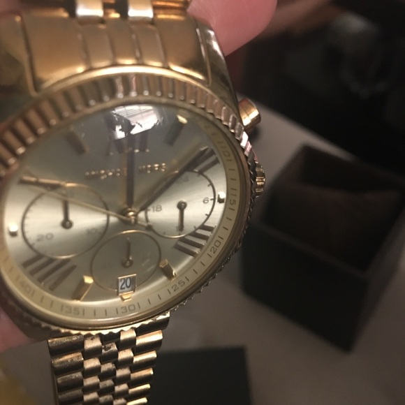 Large Michael Kors watch. - Picture 4 of 5