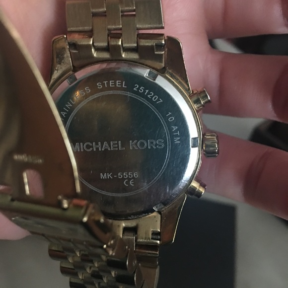 Large Michael Kors watch. - Picture 5 of 5