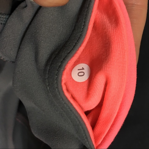 Lululemon Cropped Yoga Pants - Picture 5 of 8