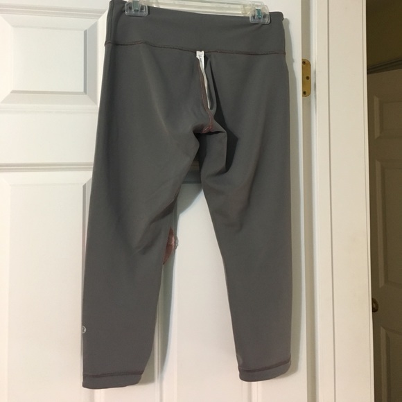 Lululemon Cropped Yoga Pants - Picture 7 of 8