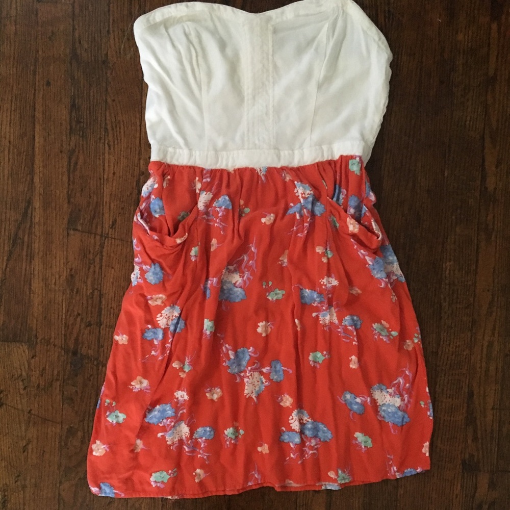 Strapless flowery sundress