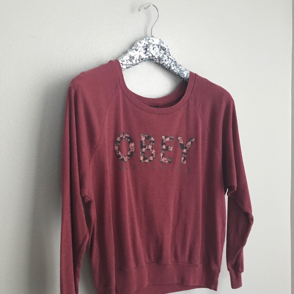 Obey pullover