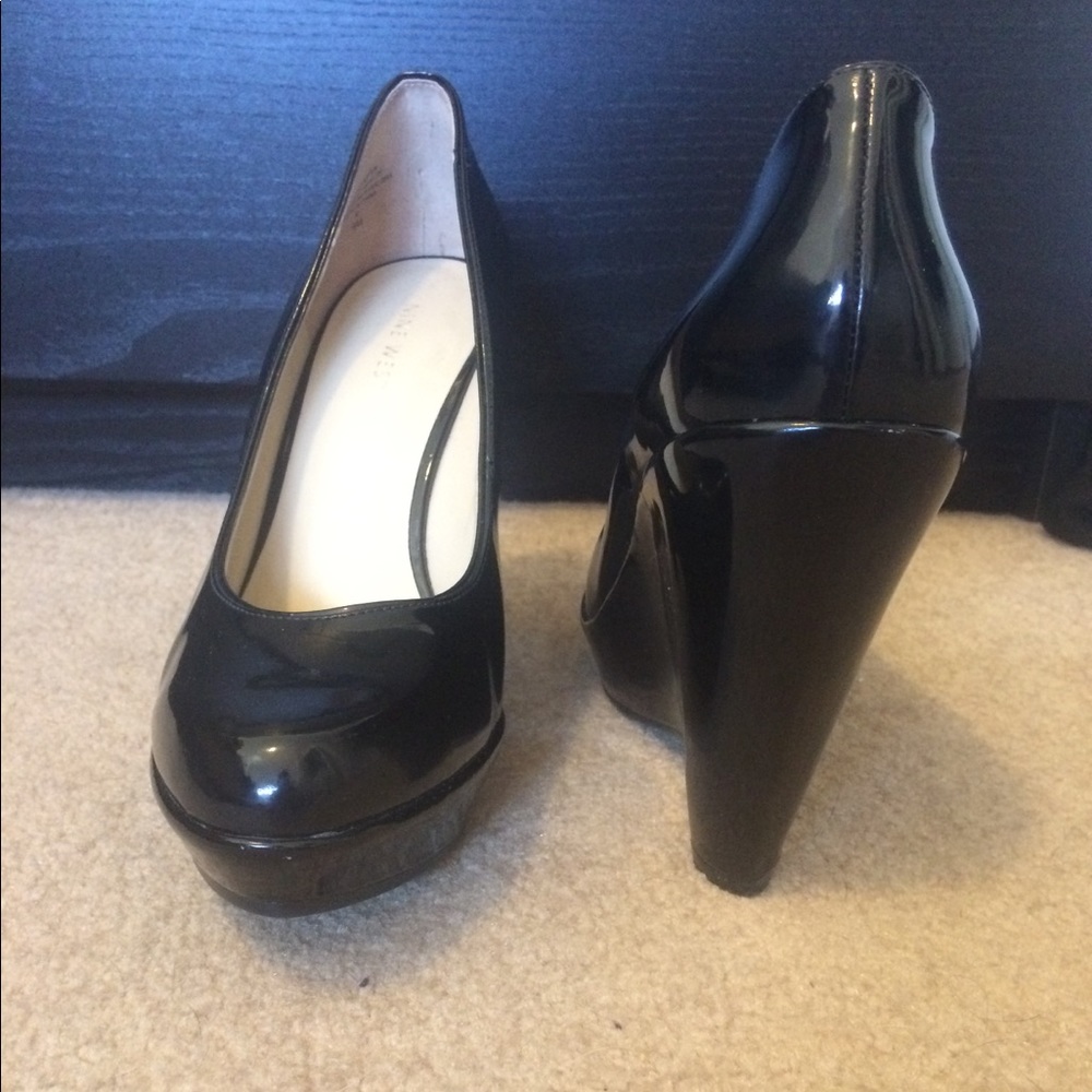 Nine West black patent leather wedges
